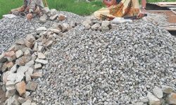 बझाङका महिलाहरुले गिट्टी कुटेको ज्यालासमेत पाएनन्