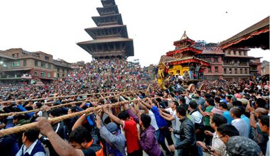 बिस्केट जात्राको आज दोस्रो दिन, भैरव र भद्रकालीको रथमा पूजा गरियो