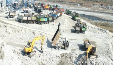 सातै प्रदेशमा नदीजन्य पदार्थको अनुमति नलिई उत्खनन गर्ने कार्य राेक्न माग