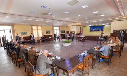 सभामुखमाथि जंगिए प्रधानमन्त्री ओली, संसद्‌लाई बन्धक बनाएको आरोप