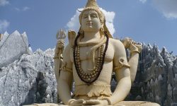 गोसाइँकुण्डमा शिवमूर्ति राखिँदै