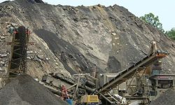 खेल मैदानबाट अवैध बालुवा उत्खनन्