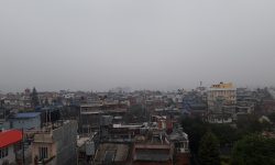 फेरि बढ्यो प्रदूषण, काठमाडौंको आकाश धुम्म (फोटो फिचर)