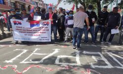 सरकारले वितरण गरेको पदकमा नयाँ नक्सा प्रयोग नगरिएको भन्दै विरोध प्रदर्शन