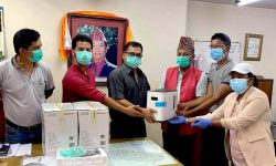 गोरखा र चितवनका ग्रामीण भेकका स्वास्थ्य केन्द्रलाई स्वास्थ्य सामग्री प्रदान