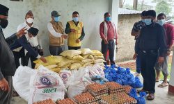 शान्ती समाजद्वारा खाद्यान्नसहित स्वास्थ्य उपकरण सहयोग