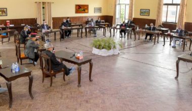 पार्टी र राष्ट्रकाे सन्दर्भमा आवश्यक निर्णय गर्ने अधिकार ओलीलाई दिने निर्णय