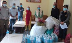 सामाजिक अभियन्ता पाण्डेले गरे स्वास्थ्य सामग्री सहयोग