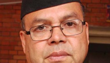 कोरोना संक्रमणपछि उपचार गराइरहेका पूर्वप्रधानमन्त्री खनाल घर फर्किए