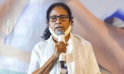 मुख्यमन्त्री पदको शपथ लिँदै ममता बनर्जी, सौरभ गांगुलीसहित अरु कसलाई बोलाइयो