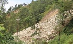 पहिरोले आठ घर विस्थापित