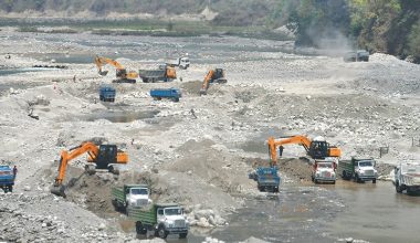 अवैध रुपमा नदीजन्य पदार्थको उत्खनन