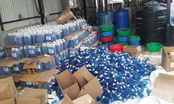 नक्कली स्यानिटाइजर उत्पादन गर्ने कारखानामा प्रहरीको छापा