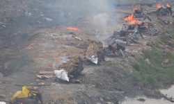 वाग्मतीकिनारमा ३० वटा चिता बनाएर शव जलाउन सुरु