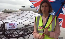 बेलायतले पठाएको स्वास्थ्य सामग्री काठमाडौं आइपुग्यो, स्वास्थ्य मन्त्रीलाई हस्तान्तरण