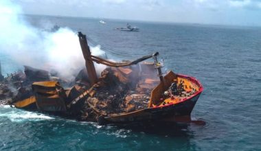 श्रीलंकानजिक केमिकलले भरिएको जहाज डुब्दै, पर्यावरणमा गम्भीर असर पर्ने आशंका