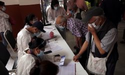 ललितपुरमा ७७ वर्ष माथिका जेष्ठ नागरिकले कोभिशिल्डको दोस्रो मात्रा खोप लगाए