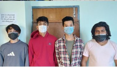 चोरीको स्कुटर प्रयोग गरी मोबाइल लुट्ने चारजना पक्राउ