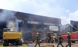 चौधरी उद्योग परिसरमा लागेकाे आगो नियन्त्रणमा