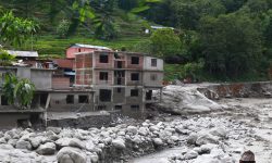 बाढीले तहसनहस बनाएको सिन्धुपाल्चोकको हेलम्बु र मनाङको चामेबजार (फोटो फिचर)