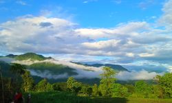 बादलको घुम्टोमा मुस्कुराएको करेखोला (फोटो फिचर)