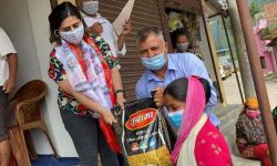 माझी बस्तीमा खुमा अर्याल फाउन्डेसनले गर्‍यो खाद्य सामग्री सहयोग