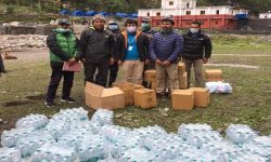 एनएमबि बैंकद्वारा हेलिकाेप्टर चार्टर गरी बाढी पीडितलाई राहत वितरण