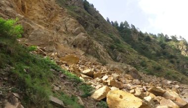 पहिरोले रसुवाका अधिकांश ग्रामीण सडक अवरुद्ध