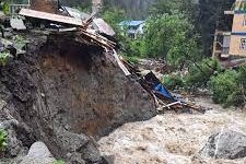 लगातारकाे झरीसँगै आएको बाढीले मनाङको तालगाउँ र चामे बजार डुबान