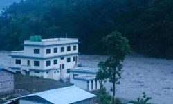 मेलम्चीको बाढीले वडा कार्यालय, प्रहरी चौकी र विद्यालय बगायो