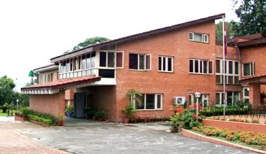 एमालेको स्थायी कमिटी बैठक आज पनि बस्दै, पार्टी विवादकाे विषयमा छलफल गर्ने