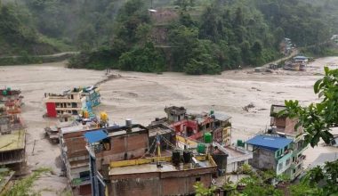 प्राविधिकसहितको विज्ञको टोली सिन्धुपाल्चोकको हेलम्बुमा
