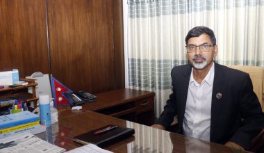 काम छोडेर चाकडी गर्न नआउन अर्थमन्त्री  शर्माकाे आग्रह