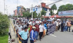 भाडा समायोजन र कोरोना खोप माग गर्दै यातायात व्यवसायीको प्रदर्शन