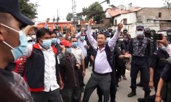 बालुवाटारअघि शिक्षकको धर्ना, प्रहरीले लियो नियन्त्रणमा (भिडियोसहित)