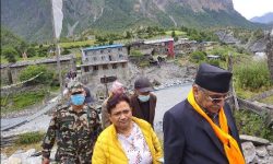 बाढीपहिराेले पुर्‍याएको क्षति निरीक्षणका लागि दाहाल र उर्जामन्त्रीसहितको टोली मनाङमा