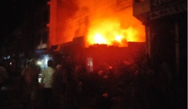 बेनीमा आगलागी हुँदा दुई पसलमा क्षति