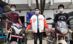 मोटरसाइकल चोरीमा संलग्न तीनजना पक्राउ