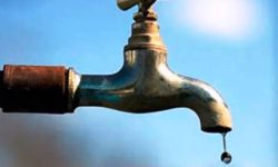 धमिलो पानी ल्याउन एक घण्टा पैदल