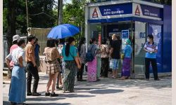 एटीएम बुथमा घण्टौं लाइन, ९ हजार निकाल्न पनि हम्मे !