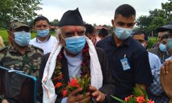 मुख्यमन्त्री पोखरेलद्वारा खोप केन्द्रको अनुगमन