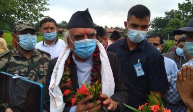 मुख्यमन्त्री पोखरेलद्वारा खोप केन्द्रको अनुगमन