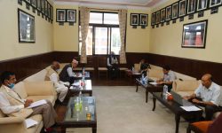 प्रधानमन्त्रीलाई न्यूनतम साझा कार्यक्रमको प्रतिवेदन बुझाइँदै