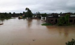 वर्षाले रुपन्देहीका विभिन्न क्षेत्र डुबानमा, देवदहमा पुल भासियो