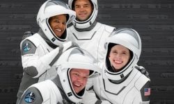 अन्तरिक्षमा गएको सार्वजनिक उडान पृथ्वीमा फर्कियो