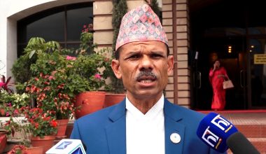एमालेका नेतासँग मात्रै संवाद गरे हामी छलफलमा बस्न तयार छाैं : सचेतक भट्टराई