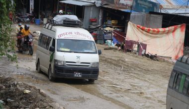 नारायणगढ-बुटवल सडक : खाल्डाखुल्डीले सवारी गुडाउन सकस