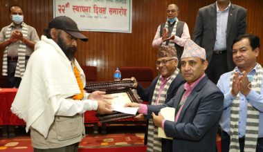 शतक रक्तदाता कर्माचार्यलाई सम्मान