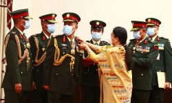 राष्ट्रपति भण्डारीद्वारा नवनियुक्त प्रधानसेनापति शर्मालाई दर्ज्यानी चिह्न प्रदान