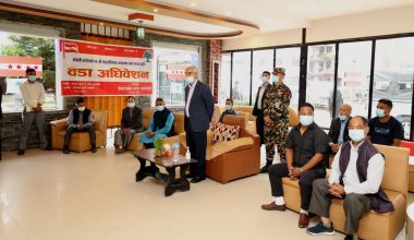 भक्तपुरका जिल्ला सभापतिलाई चुनाव हराएर देखाउन महेश बस्नेतलाई देउवाकाे चेतावनी